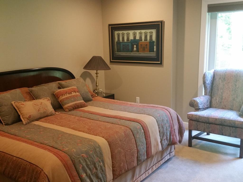 Elegant 2 King Bedrooms Apartment - 4 Guest Maximum And2 Night Minimum Traverse City Exterior photo