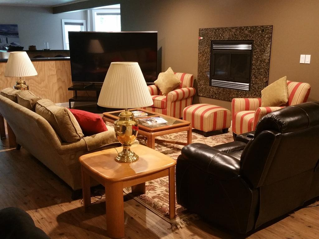 Elegant 2 King Bedrooms Apartment - 4 Guest Maximum And2 Night Minimum Traverse City Exterior photo