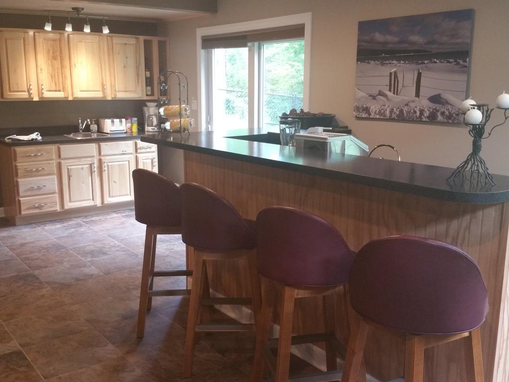 Elegant 2 King Bedrooms Apartment - 4 Guest Maximum And2 Night Minimum Traverse City Exterior photo