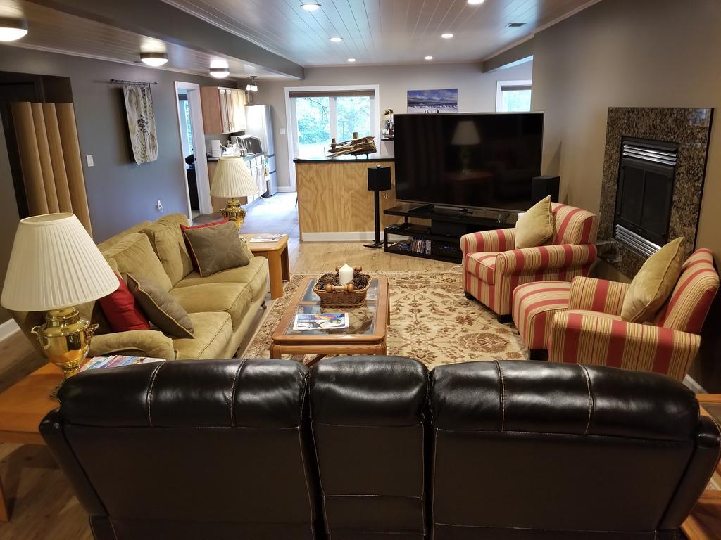 Elegant 2 King Bedrooms Apartment - 4 Guest Maximum And2 Night Minimum Traverse City Exterior photo