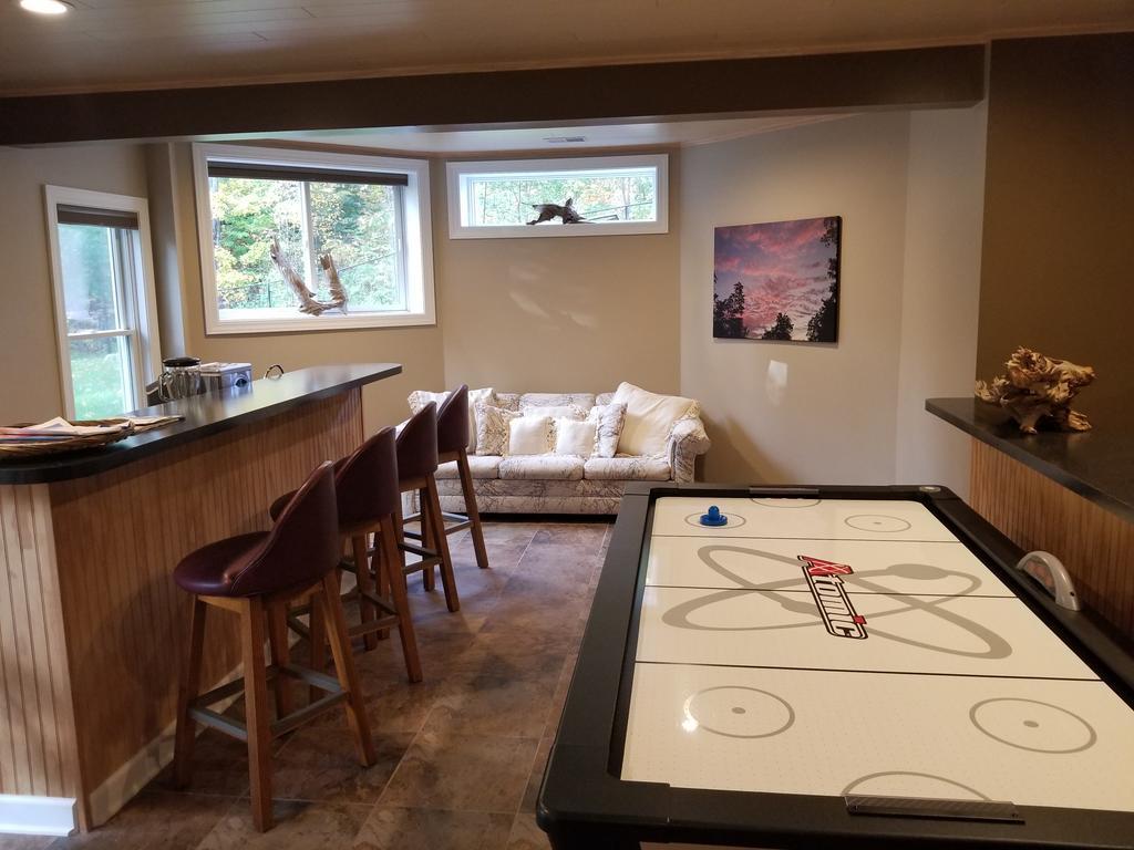 Elegant 2 King Bedrooms Apartment - 4 Guest Maximum And2 Night Minimum Traverse City Exterior photo